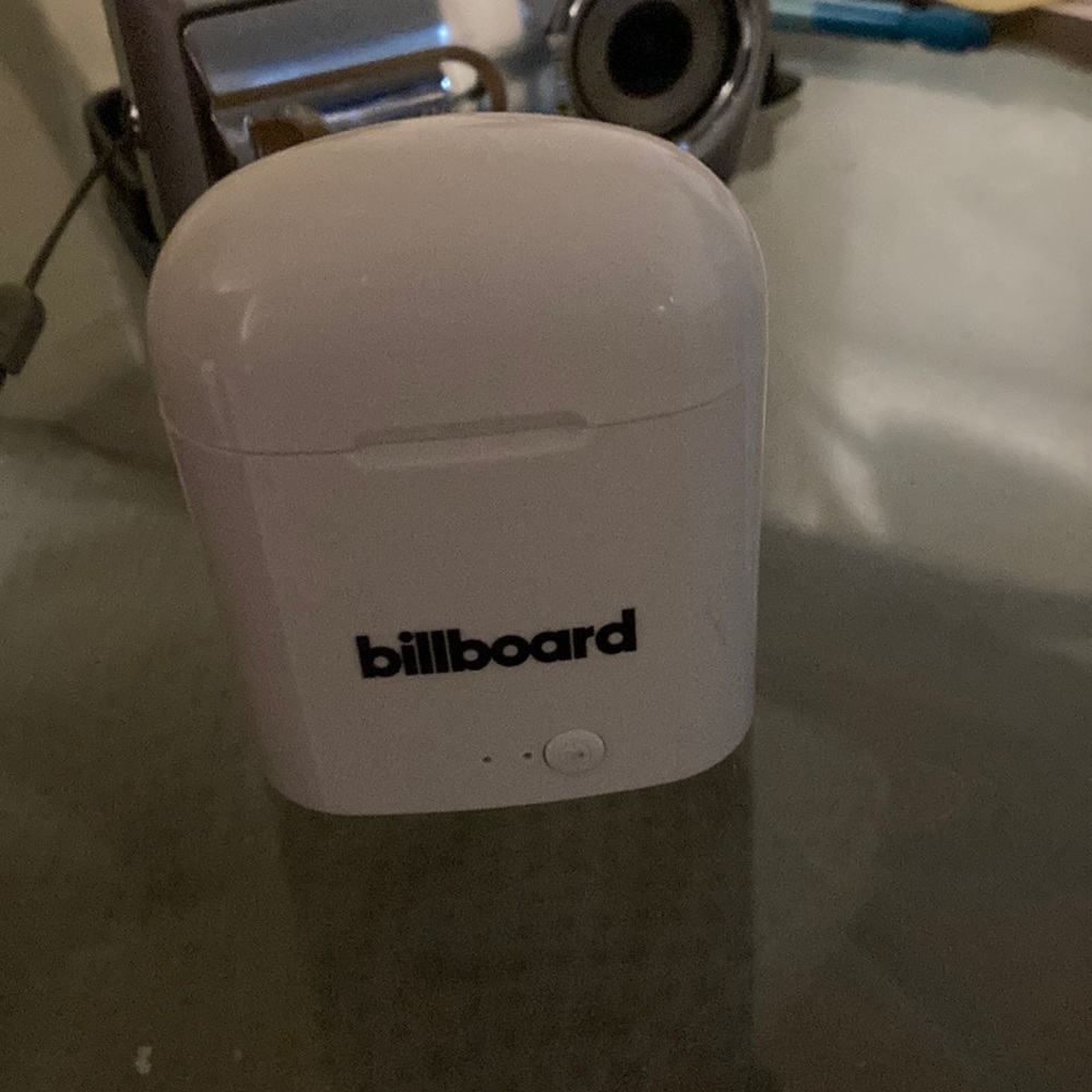 Wireless earbuds